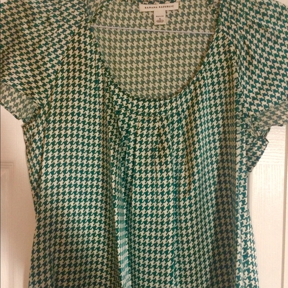2/20 Banana Republic SILK blouse green geometric